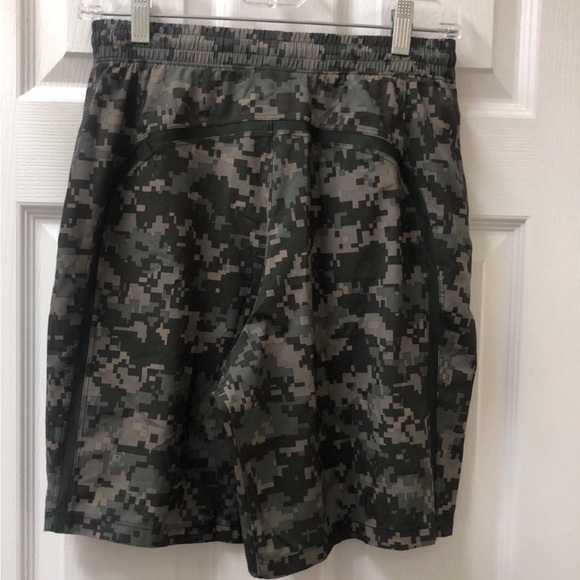 LIKE NEW! Lululemon Pace Breaker Short *Linerless 9" - Picture 8 of 13